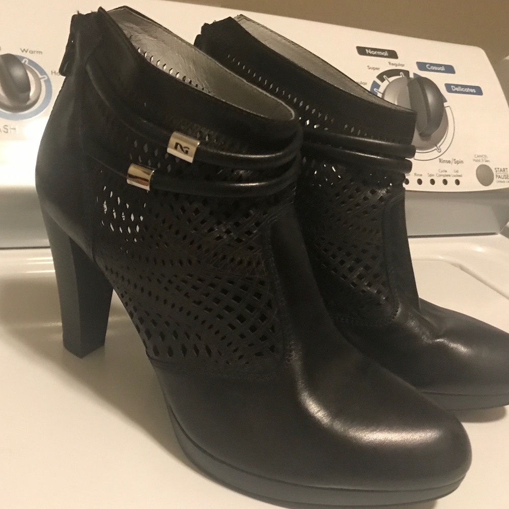 Nero Giardini black leather heeled ankle bootie